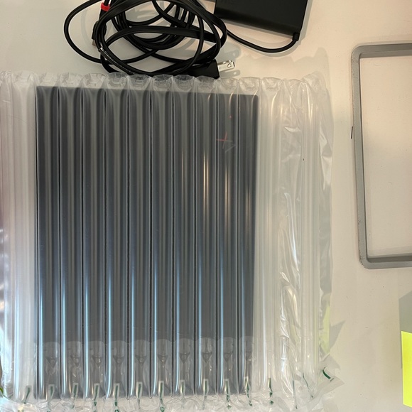 Brand NEW Lenovo ThinkPad X1 Nano Carbon Gen 2 - Picture 5 of 11